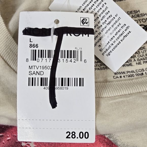 NWT MTV Graphic Tee Holiday Theme - Picture 6 of 8